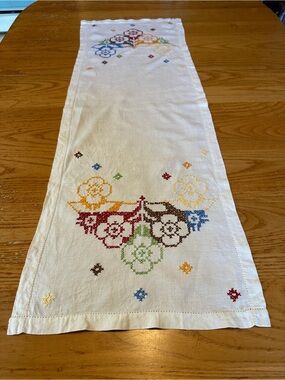 Embroidered Floral Linen Table Runner - Multicolor